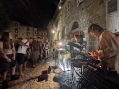 Concert tridimensionnel 5 * 4624 x 3472 * (4.92MB)
